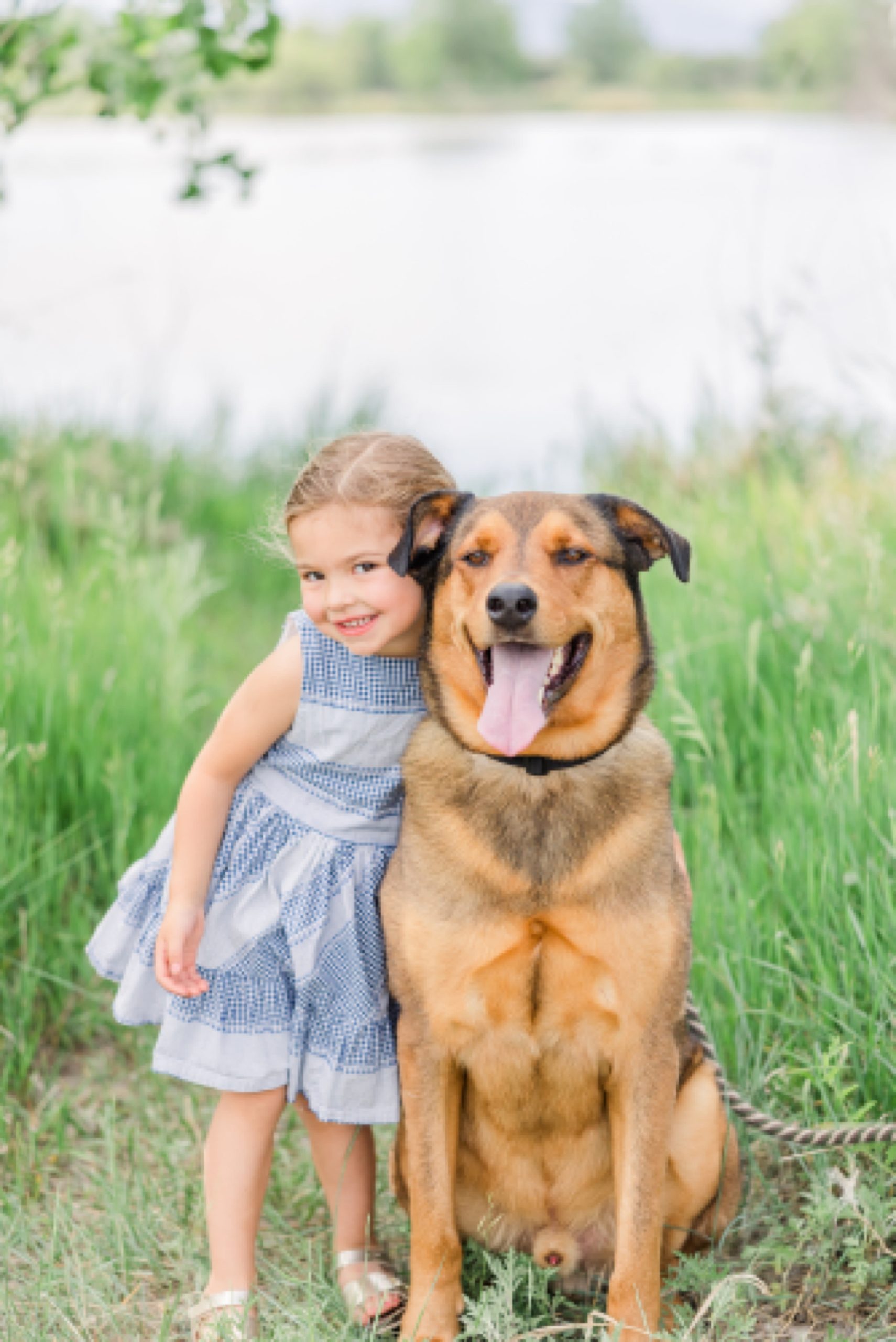 Tips to Include your Dog in Family Photos