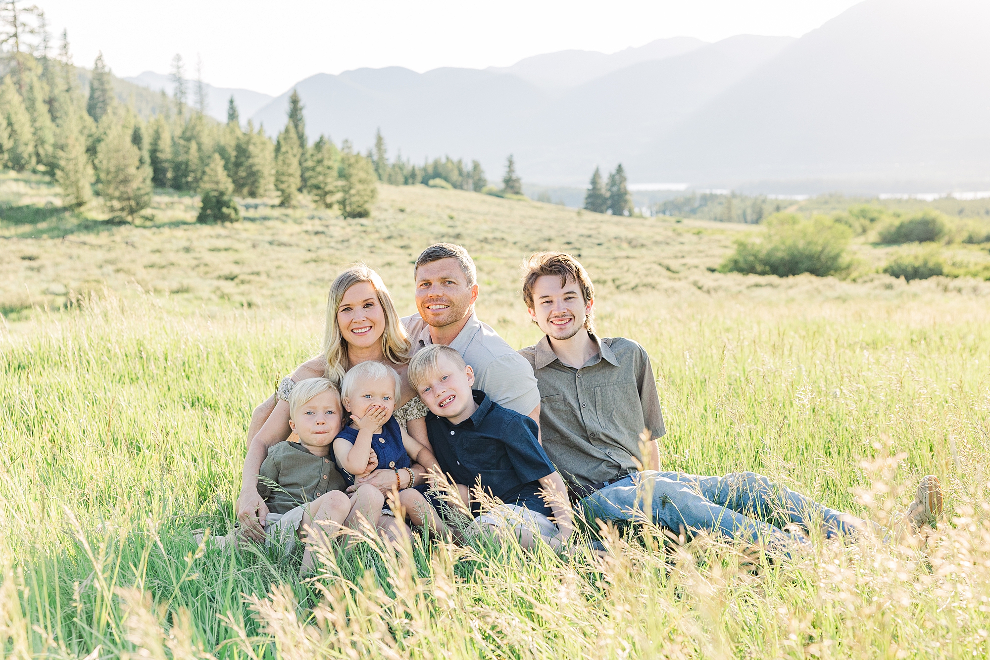 family of six during Scenic Dillon CO Extended Family Session