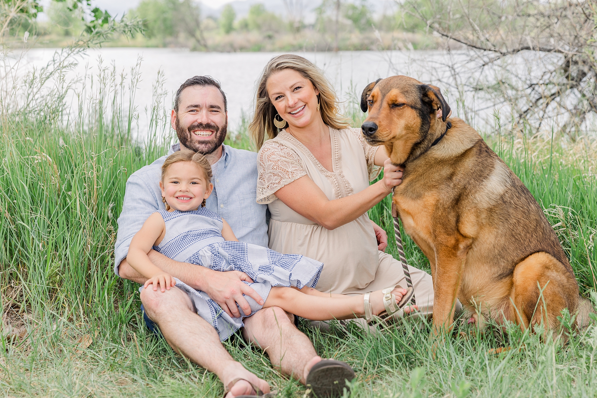  8 Tips for including your dog in Family Photos 
