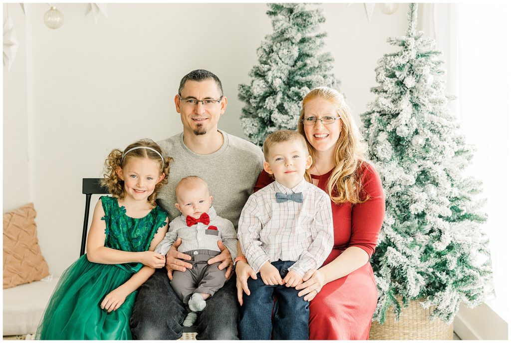 Cozy Farmhouse Christmas mini session with family of five