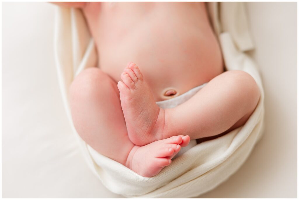 Close-up photo of newborn's feet by Catherine Chamberlain Photography