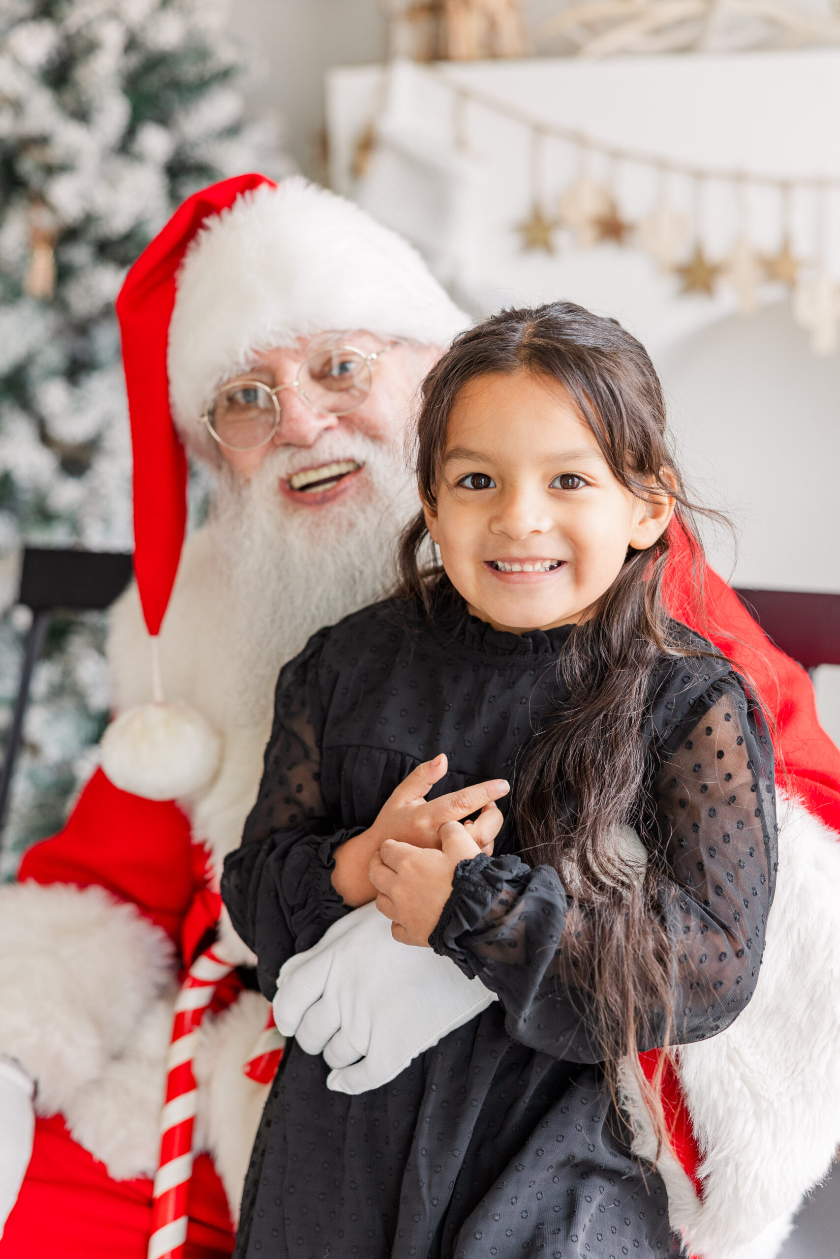Little girl poses with Santa during Sugarhill Studio Santa Minis in Longmont, CO