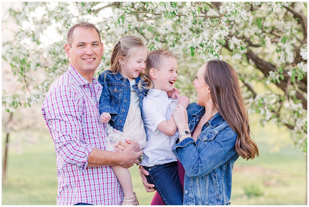 Candid photos for an outdoor spring family session 