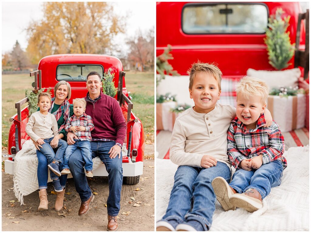 Family poses for Christmas minis outside