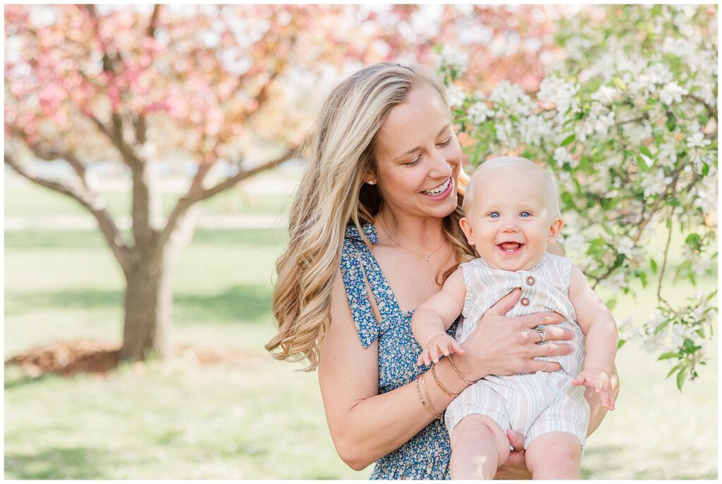 Mom and baby poses for spring minis in Denver Colorado with Catherine Chamberlain Photography