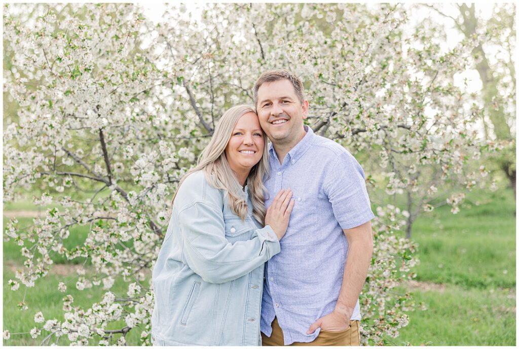apple blossom mini sessions with family photographer Catherine Chamberlain of Colorado