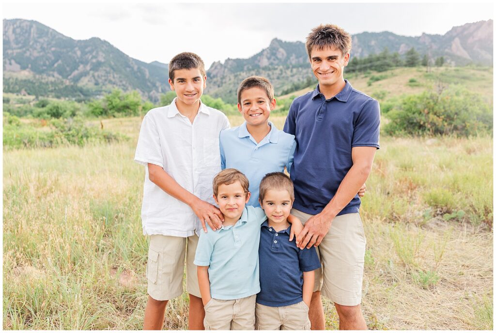 outdoor light and airy mini session in South Mesa in Boulder, Colorado with family photographer Catherine of Catherine Chamberlain Photography
